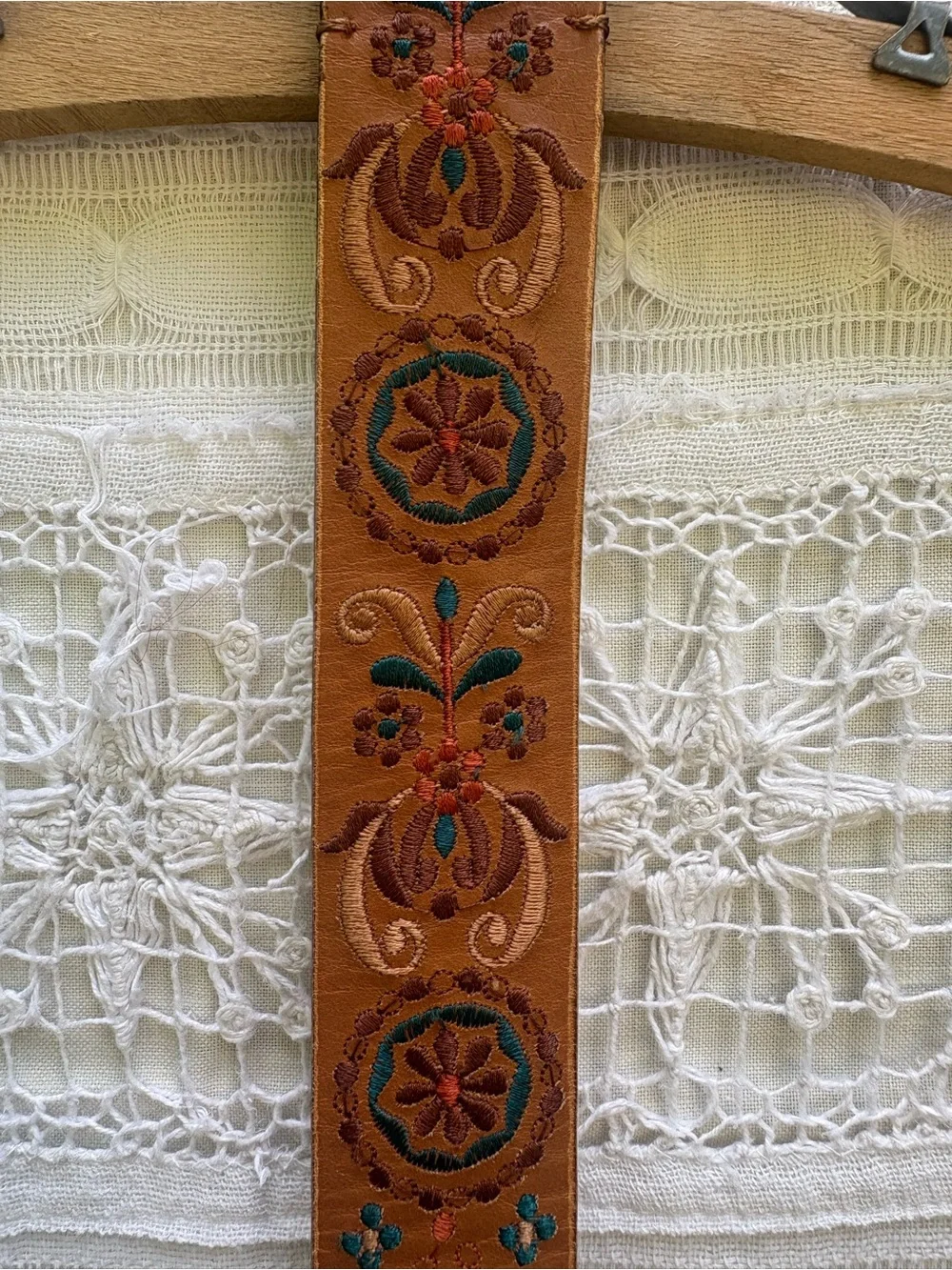 Fossil Tan Leather Women's Belt with Multicolor Floral Embroidery 90s